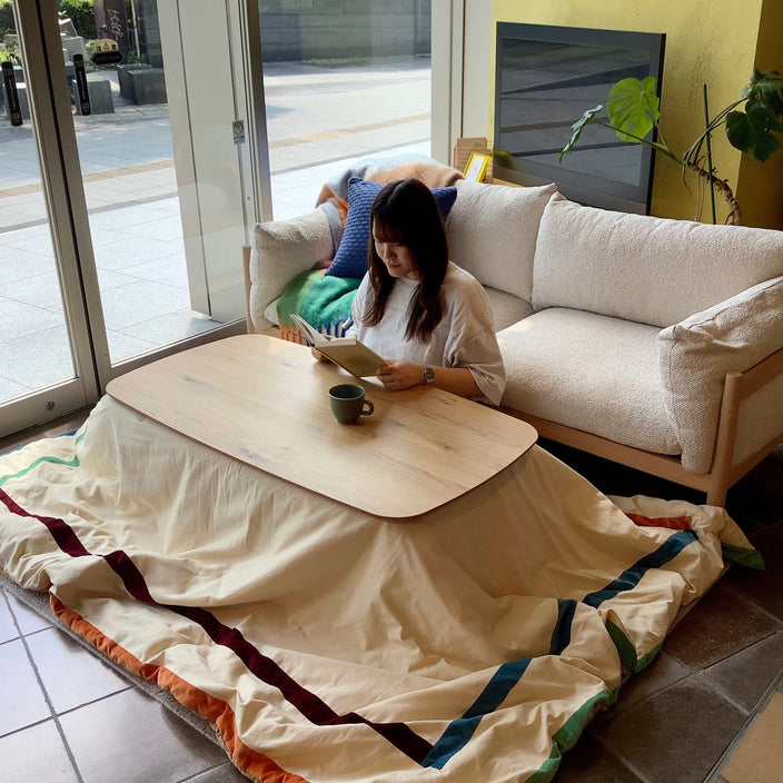 お部屋を彩るこたつが登場！