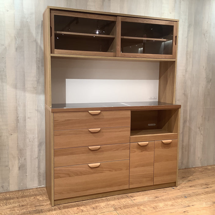 【アウトレット】大きな体にいろんな機能を詰め込んだキッチンボード