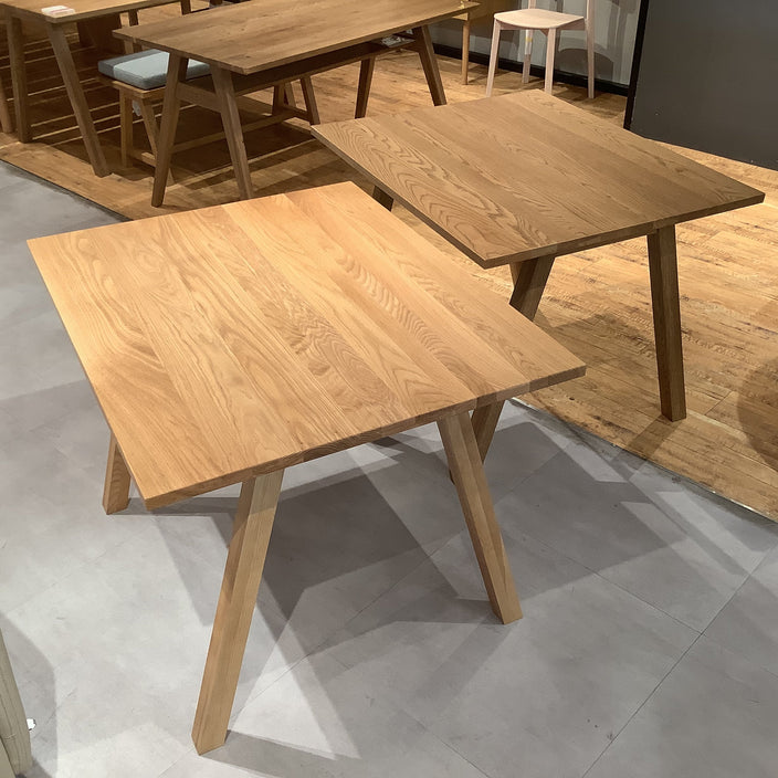 【アウトレット】人気のシンプルなダイニングテーブル