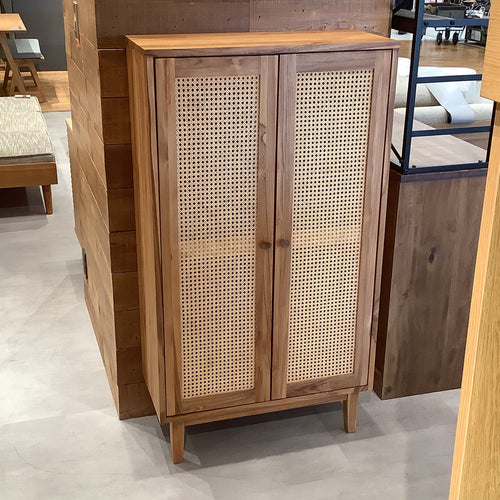 【アウトレット】ラタンが特徴的なトールキャビネット！