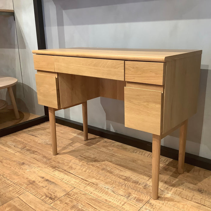 【アウトレット】シンプルなデスクが入荷しました。