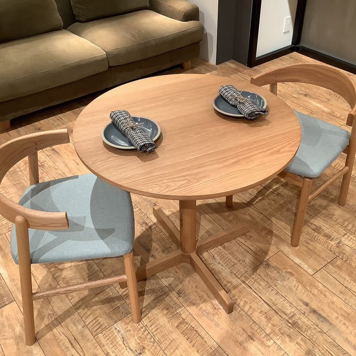 【アウトレット】コンパクトなラウンドテーブルが入荷！