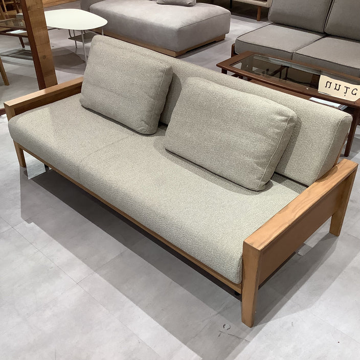 【アウトレット】機能性とデザイン性を兼ね備えた多用途ソファ